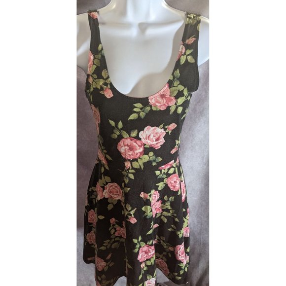 Forever 21 Black And Pink Floral Skater Dress - Picture 2 of 5